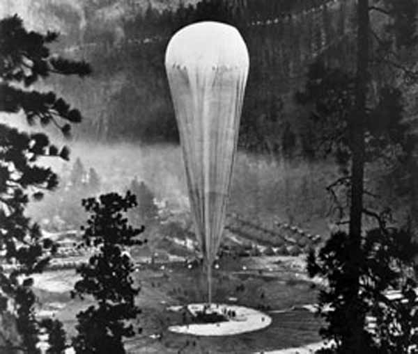 1935 historic balloon flight to 73,395 feet